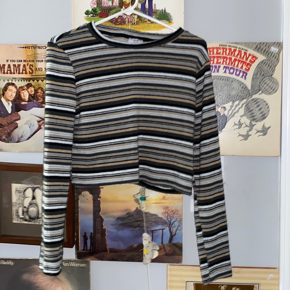 Cute slightly cropped stripped shirt